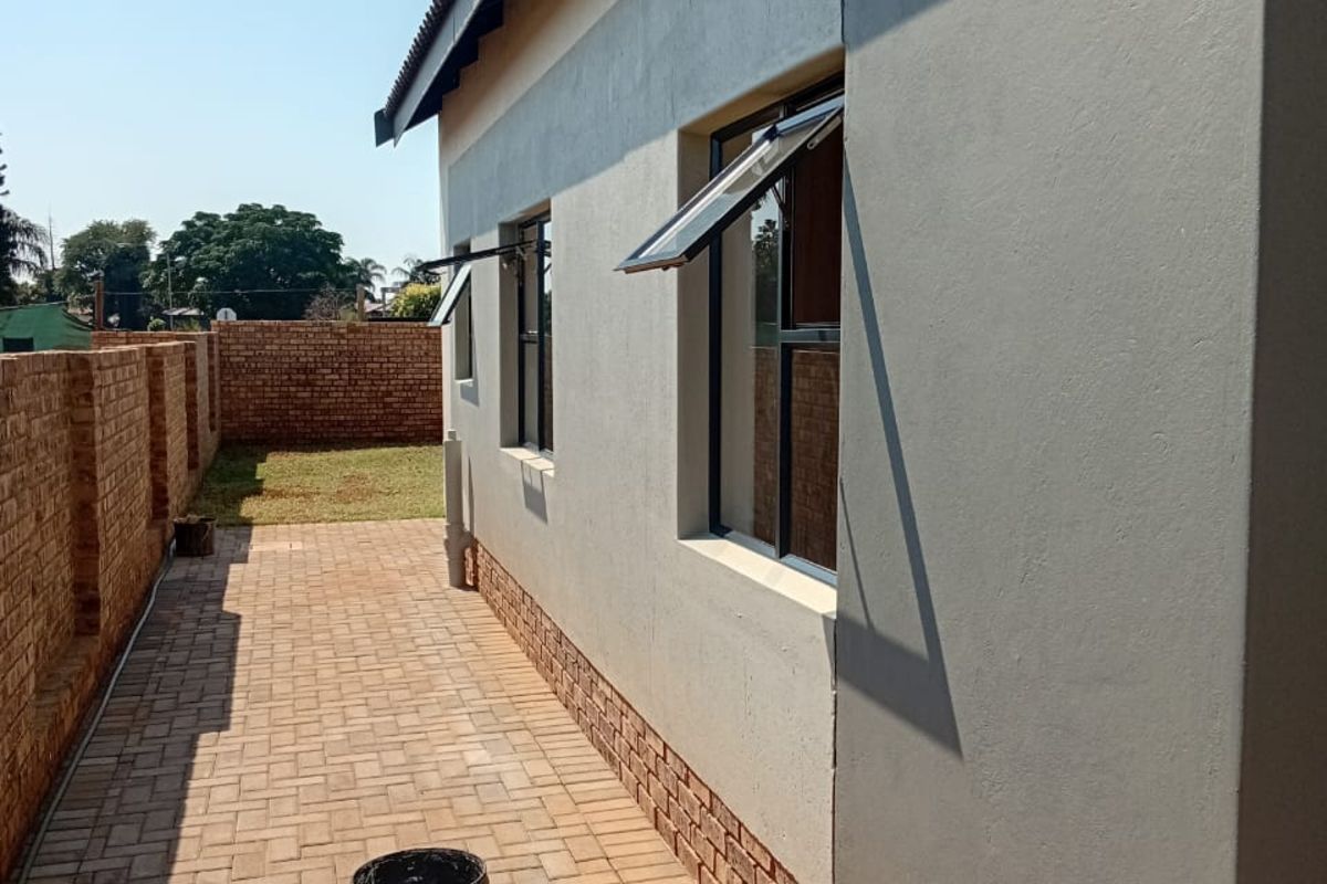 House For Sale in Chantelle - Photo 2