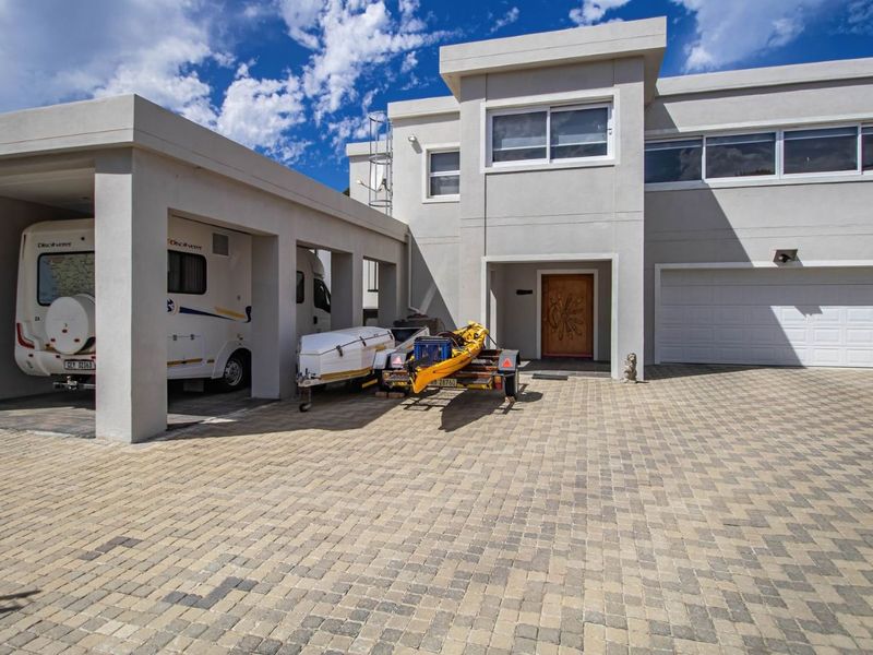House For Sale in Fairview Golf Estate - Photo 2
