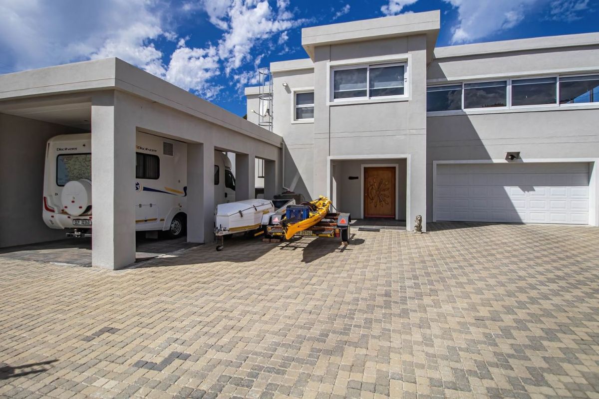 House For Sale in Fairview Golf Estate - Photo 2