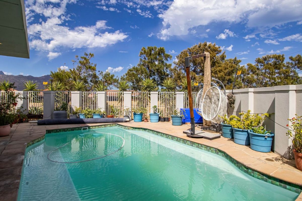 House For Sale in Fairview Golf Estate - Photo 4