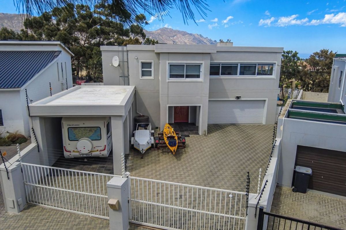 House For Sale in Fairview Golf Estate - Photo 3