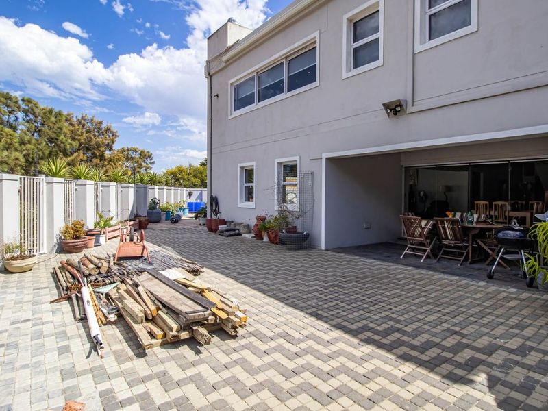 House For Sale in Fairview Golf Estate - Photo 6