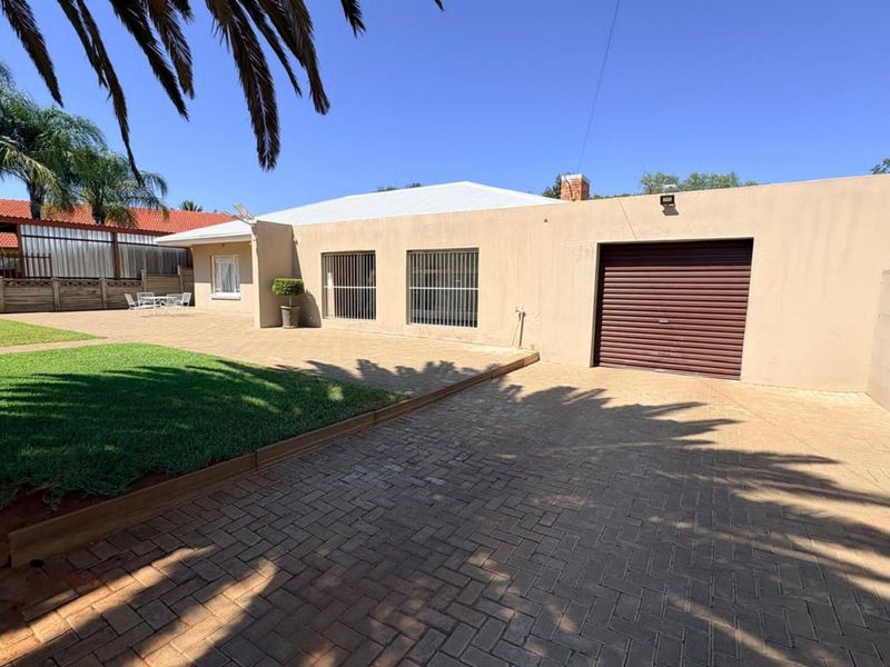 House For Sale in Hadison Park - Photo 2