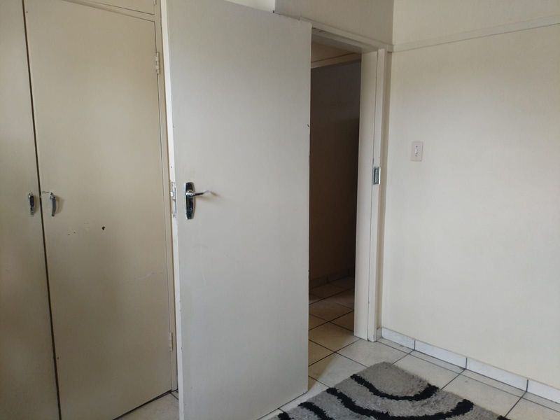 Townhouse For Sale in Queenswood - Photo 8