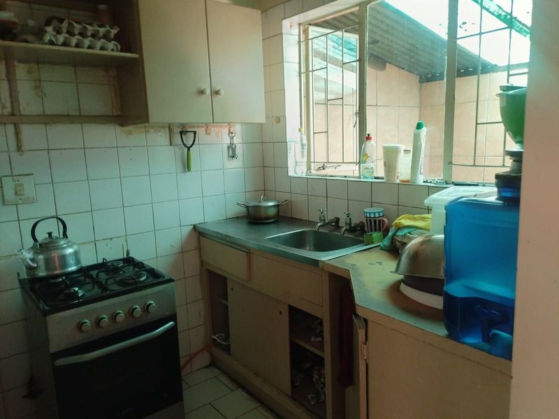 Townhouse For Sale in Queenswood - Photo 6