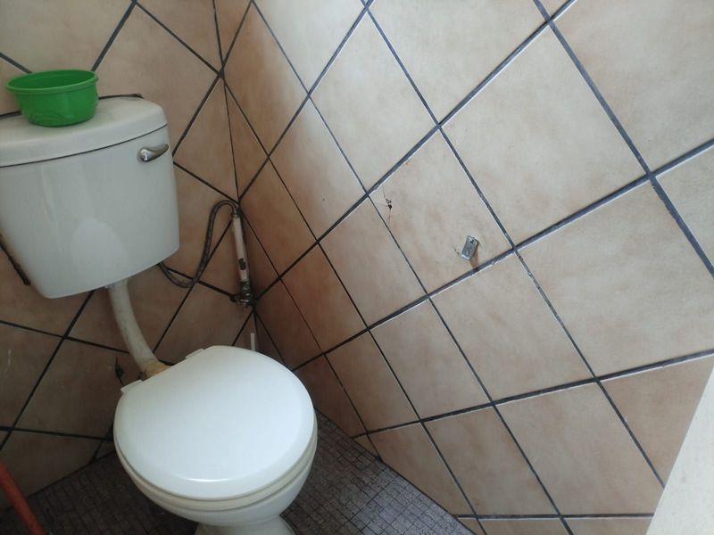 Townhouse For Sale in Queenswood - Photo 5