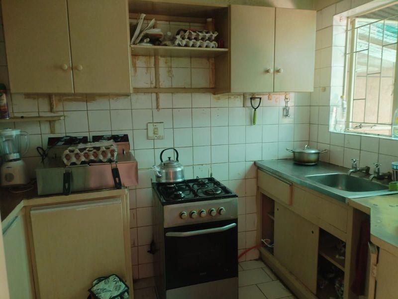 Townhouse For Sale in Queenswood - Photo 3