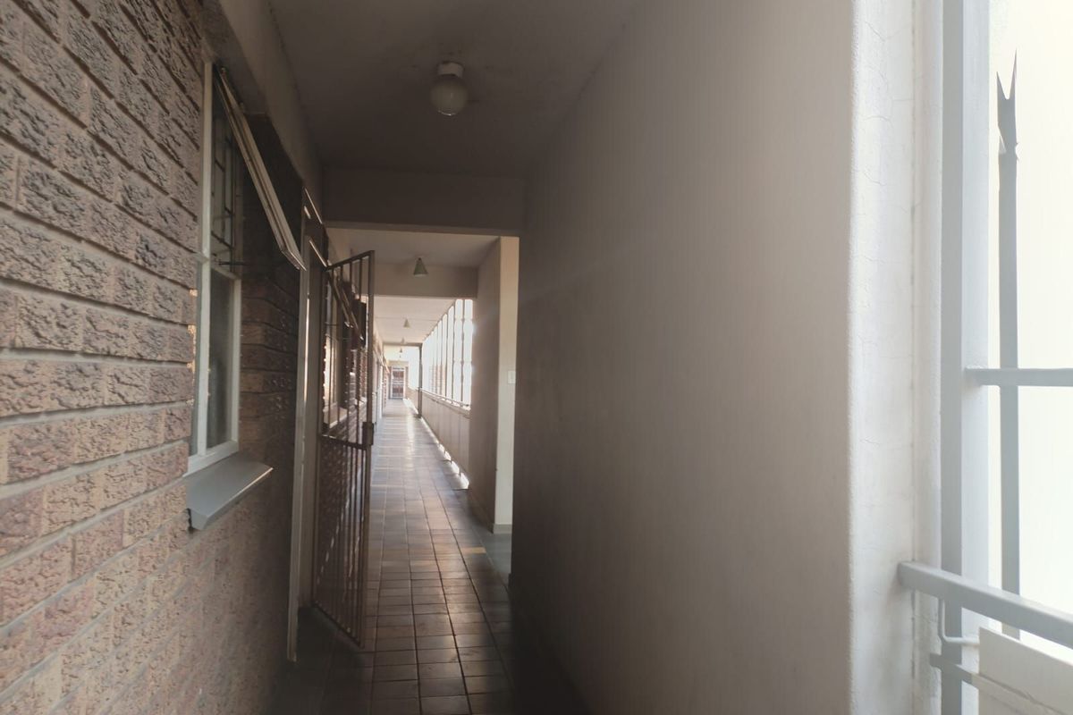 Apartment For Sale in Sunnyside - Photo 3