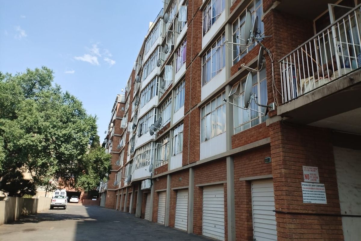 Apartment For Sale in Sunnyside - Photo 2