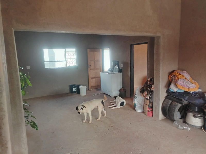 House For Sale in Kwamhlanga Central - Photo 2