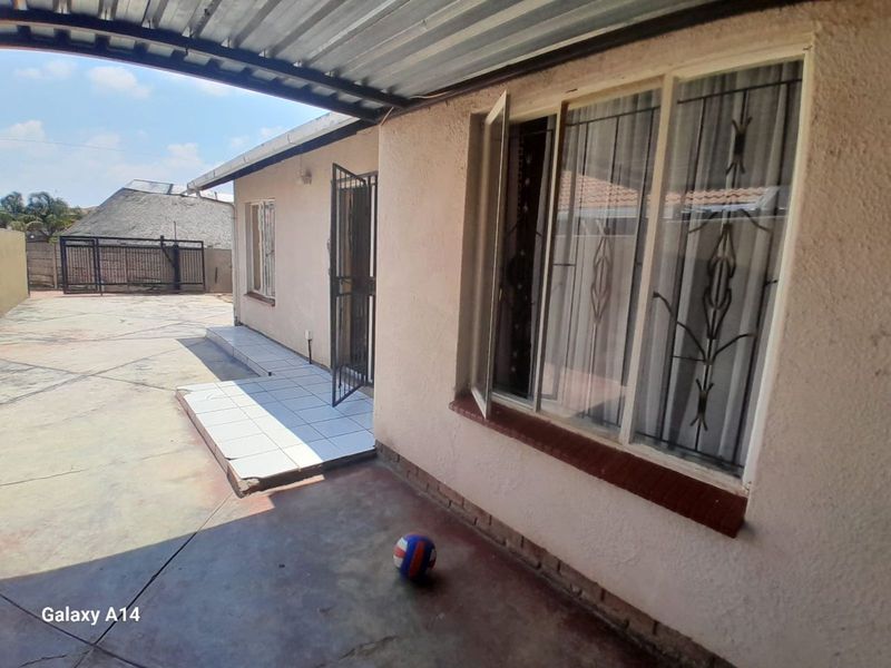 House For Sale in Rens Town - Photo 2