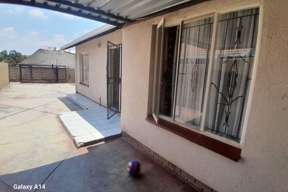 House For Sale in Rens Town - Photo 2