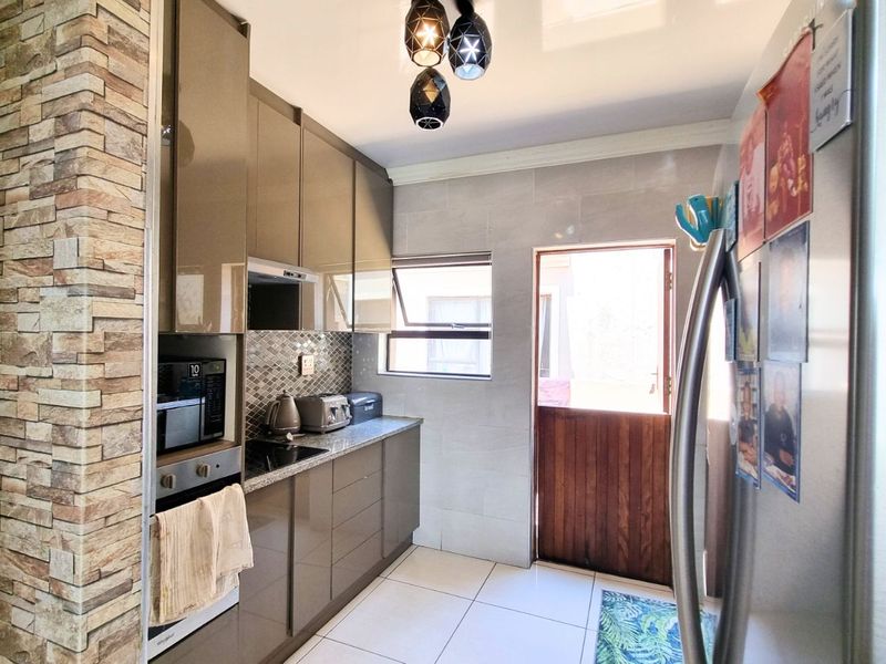 House For Sale in Sagewood - Photo 7