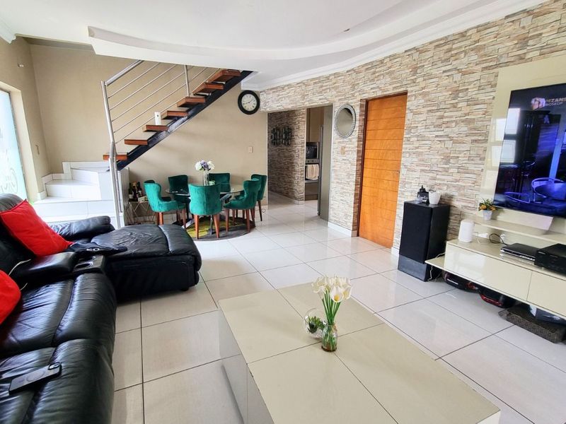 House For Sale in Sagewood - Photo 2