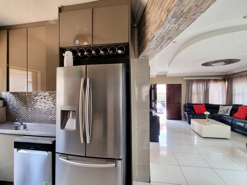 House For Sale in Sagewood - Photo 6