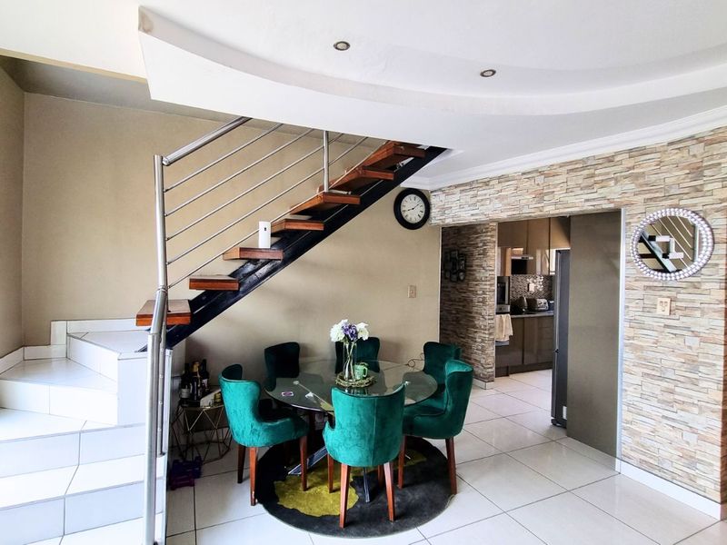 House For Sale in Sagewood - Photo 5