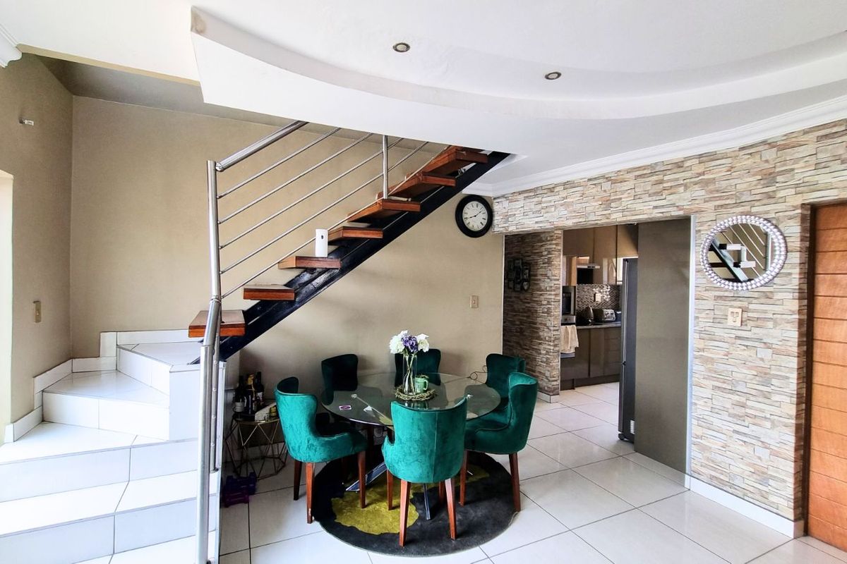 House For Sale in Sagewood - Photo 5