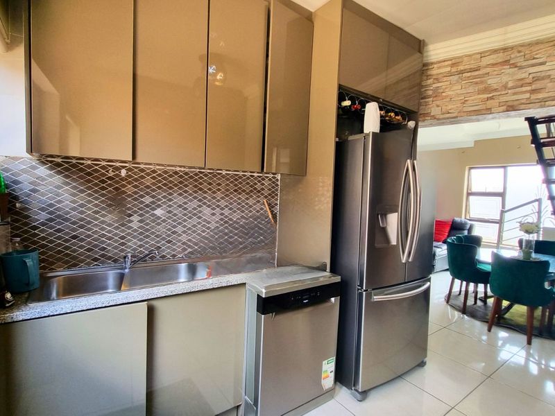 House For Sale in Sagewood - Photo 3