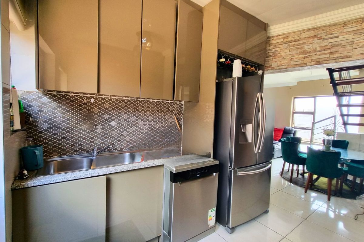 House For Sale in Sagewood - Photo 3