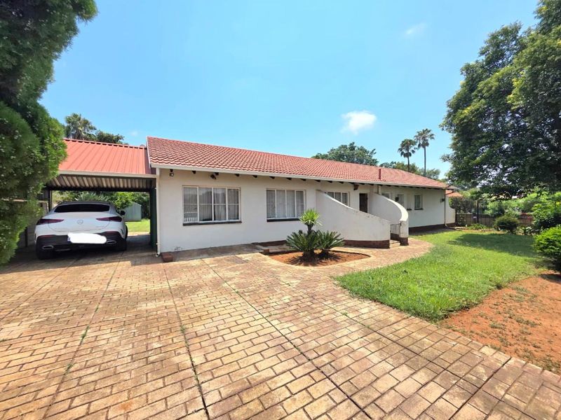 House For Sale in Eldorette - Photo 2