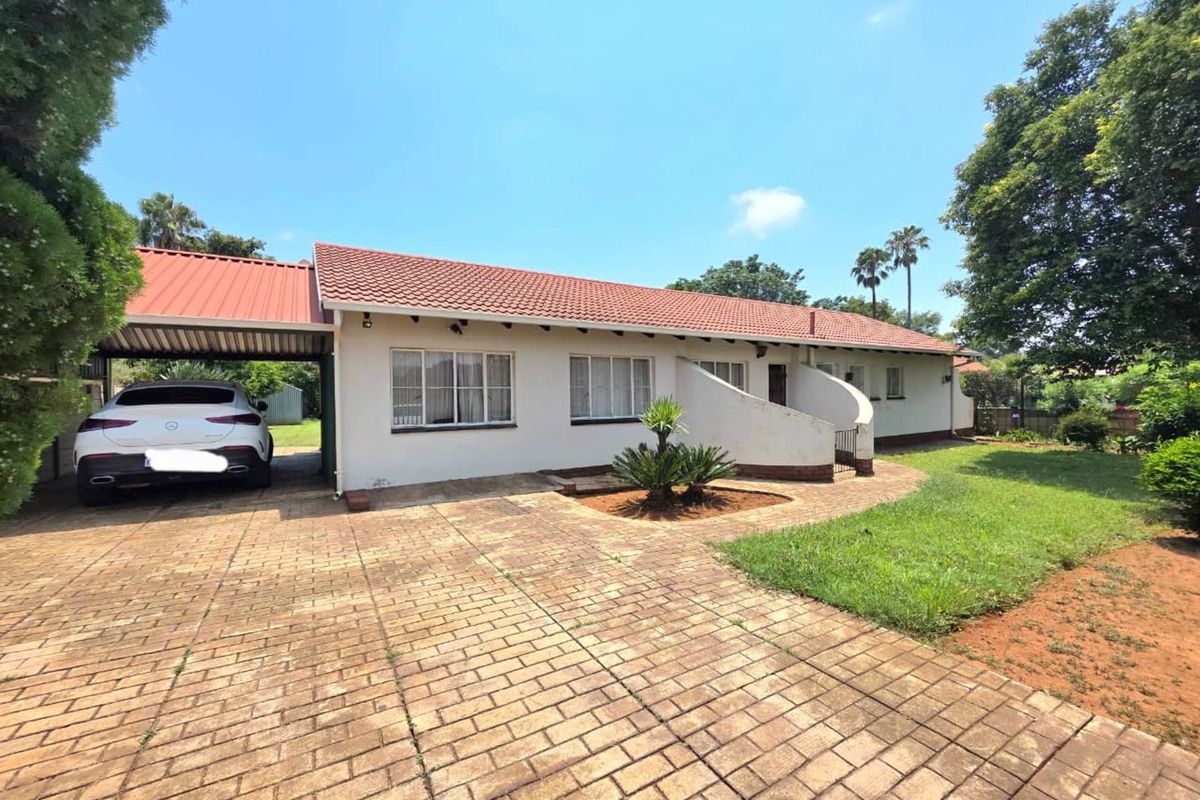 House For Sale in Eldorette - Photo 2