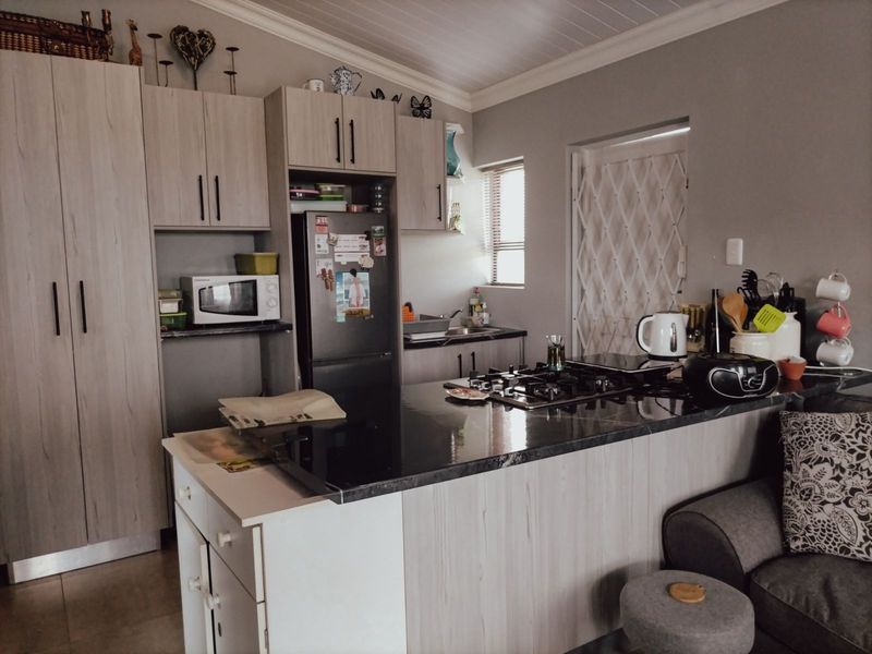 Townhouse For Sale in Pacaltsdorp - Photo 4