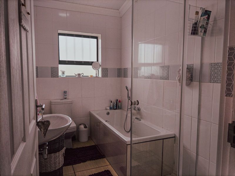 Townhouse For Sale in Pacaltsdorp - Photo 10