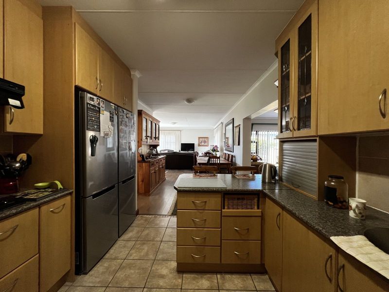 House For Sale in Fraaiuitsig - Photo 7