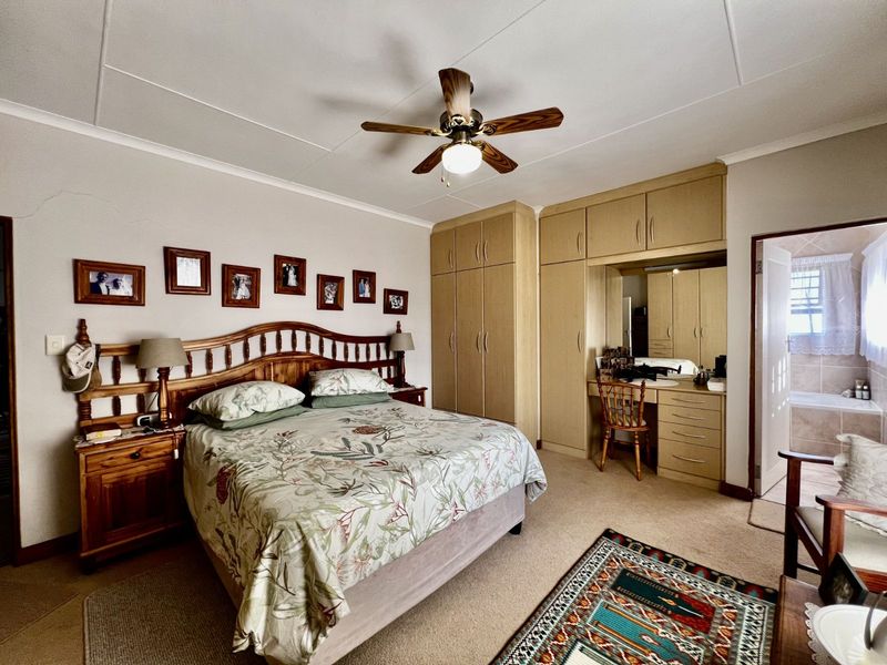 House For Sale in Fraaiuitsig - Photo 9