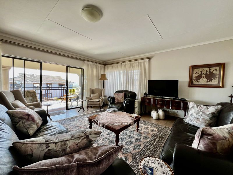 House For Sale in Fraaiuitsig - Photo 2