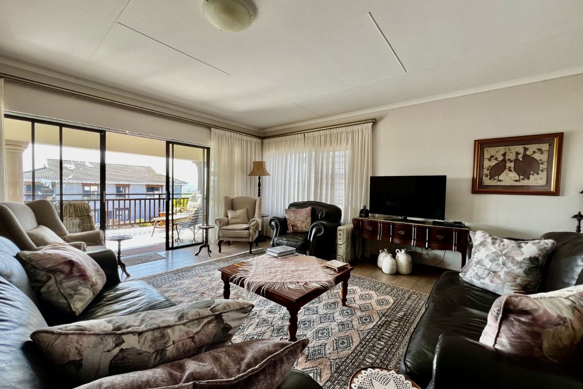 House For Sale in Fraaiuitsig - Photo 2