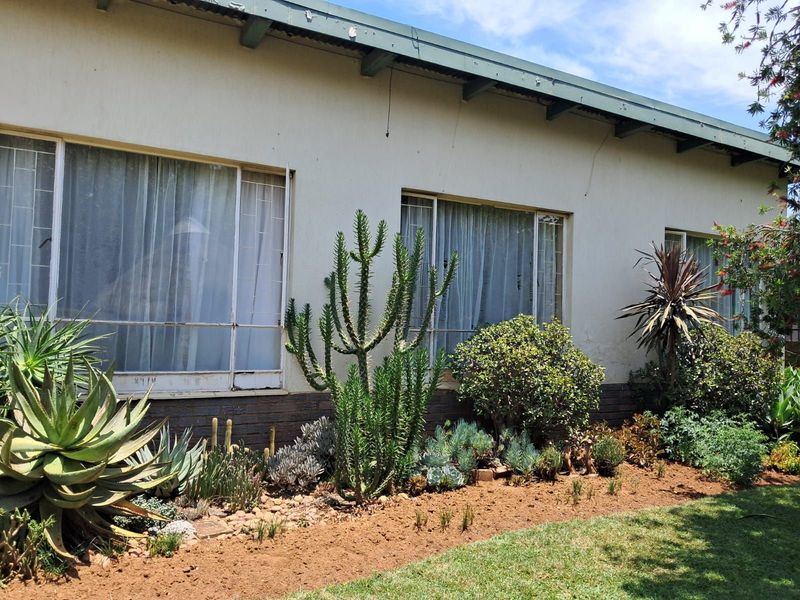 House For Sale in East Lynne - Photo 2