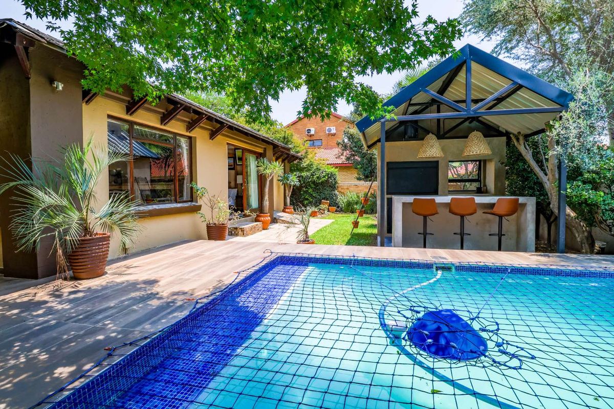 House For Sale in Eldoraigne - Photo 2