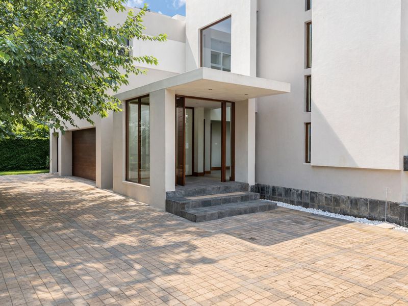 House For Sale in Sandown - Photo 3