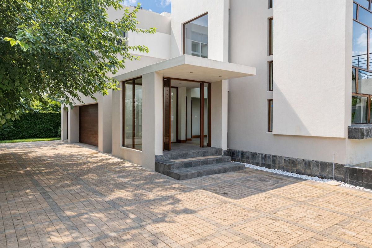 House For Sale in Sandown - Photo 3