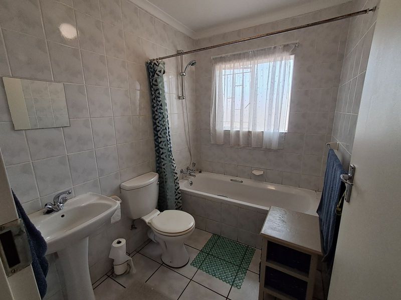 Townhouse For Sale in Weltevreden Park - Photo 10