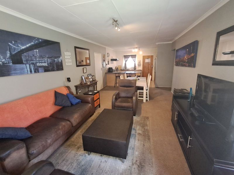 Townhouse For Sale in Weltevreden Park - Photo 6