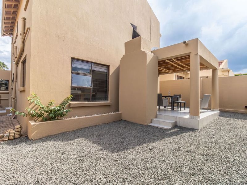 House For Sale in North Riding - Photo 10