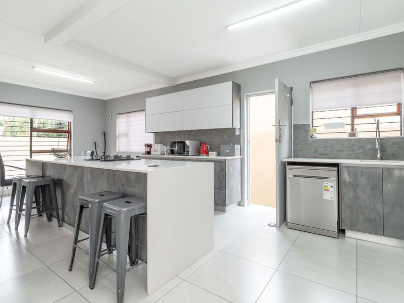 House For Sale in North Riding - Photo 7