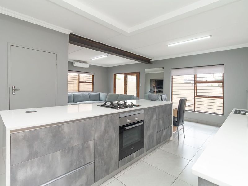 House For Sale in North Riding - Photo 6