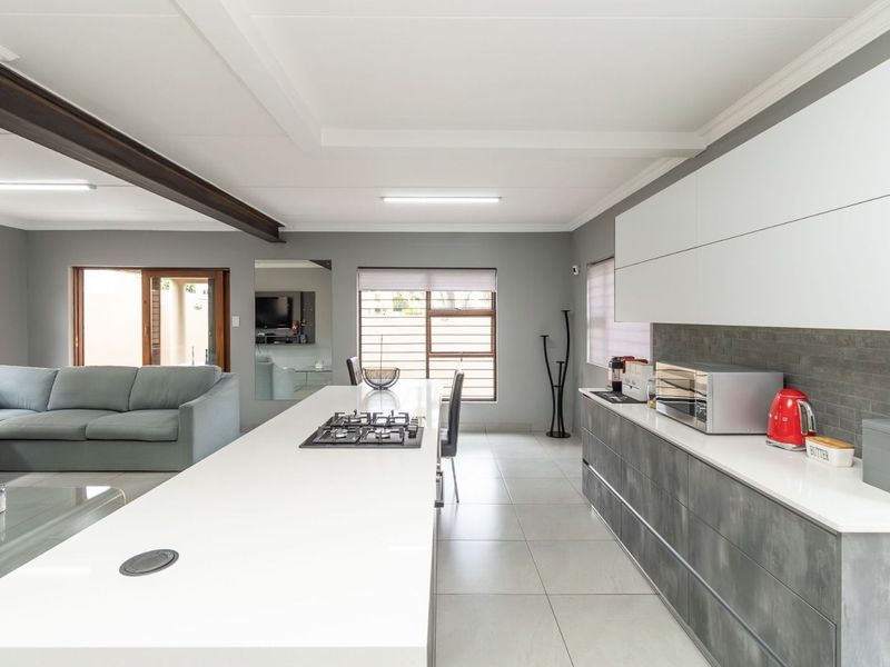 House For Sale in North Riding - Photo 5