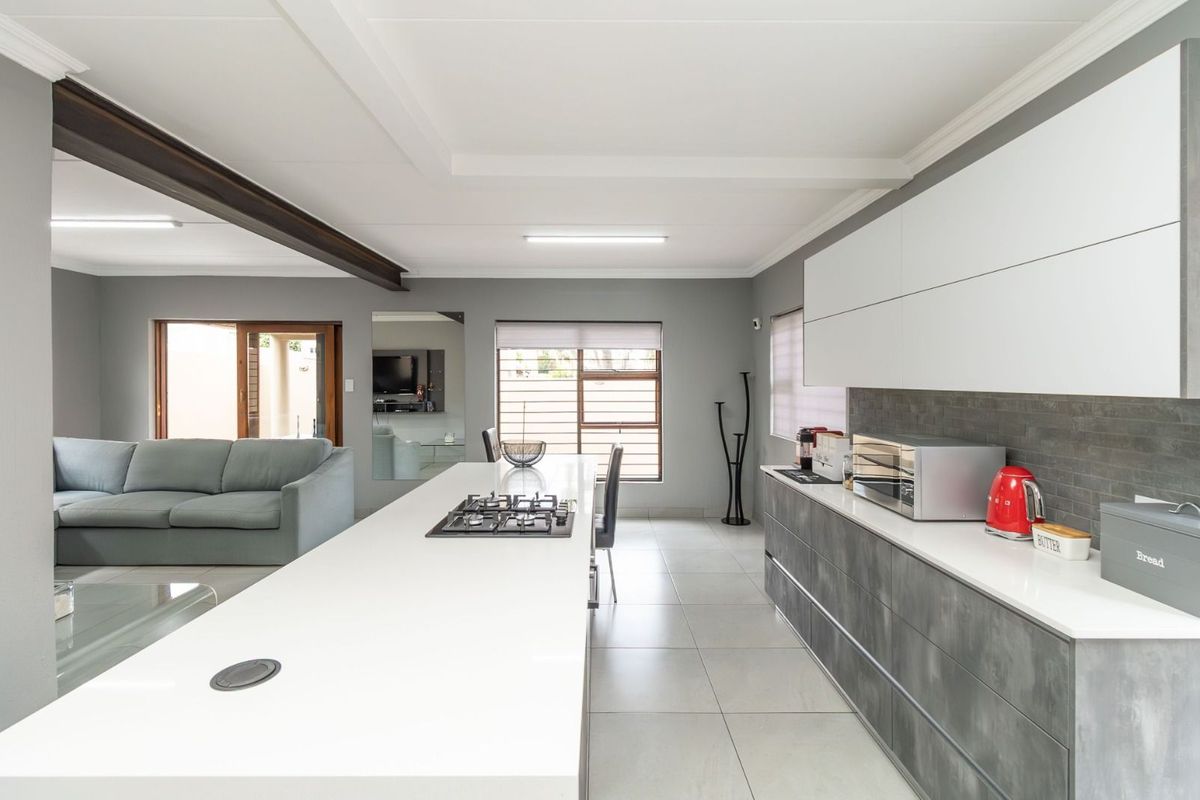 House For Sale in North Riding - Photo 5