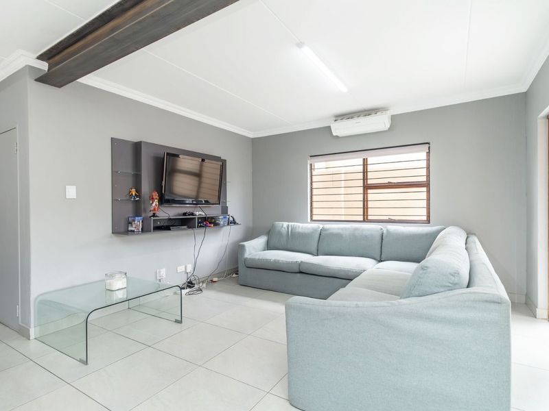 House For Sale in North Riding - Photo 3