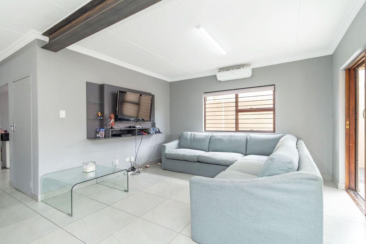 House For Sale in North Riding - Photo 3