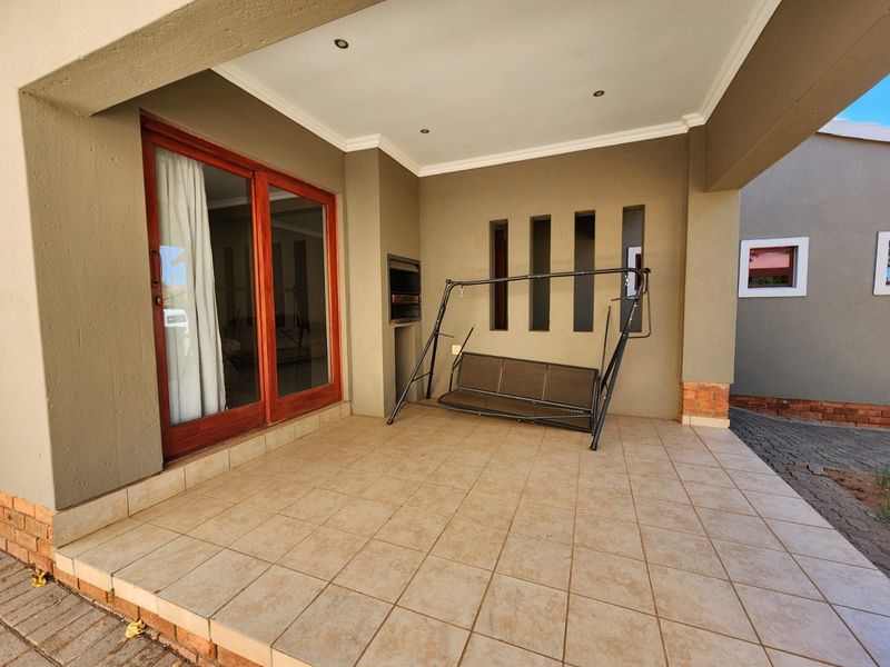 Townhouse For Sale in Hillcrest - Photo 2