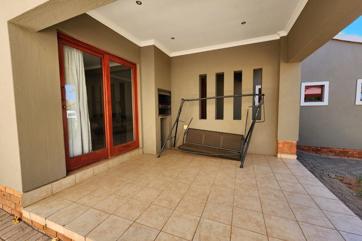 Townhouse For Sale in Hillcrest - Photo 2