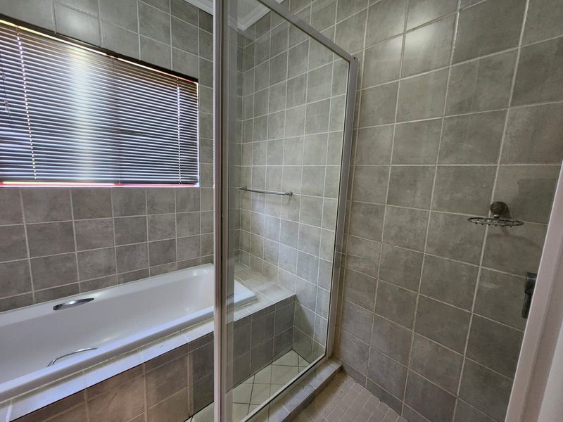 Townhouse For Sale in Hillcrest - Photo 9