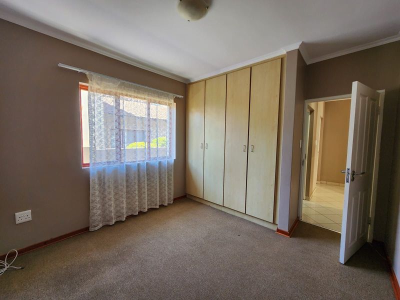 Townhouse For Sale in Hillcrest - Photo 8