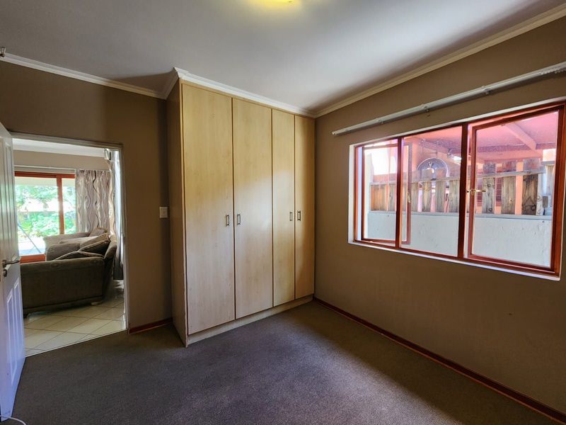 Townhouse For Sale in Hillcrest - Photo 7