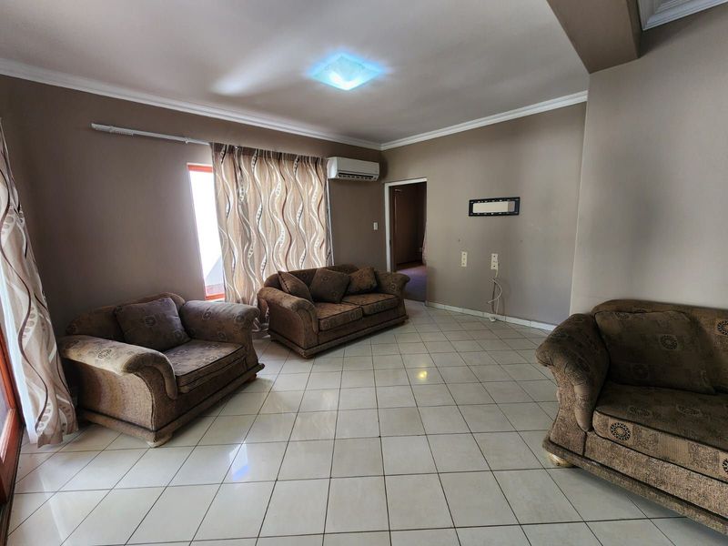 Townhouse For Sale in Hillcrest - Photo 3